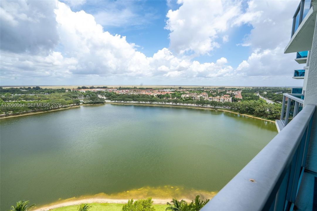 For Sale: $335,000 (2 beds, 2 baths, 1165 Square Feet)