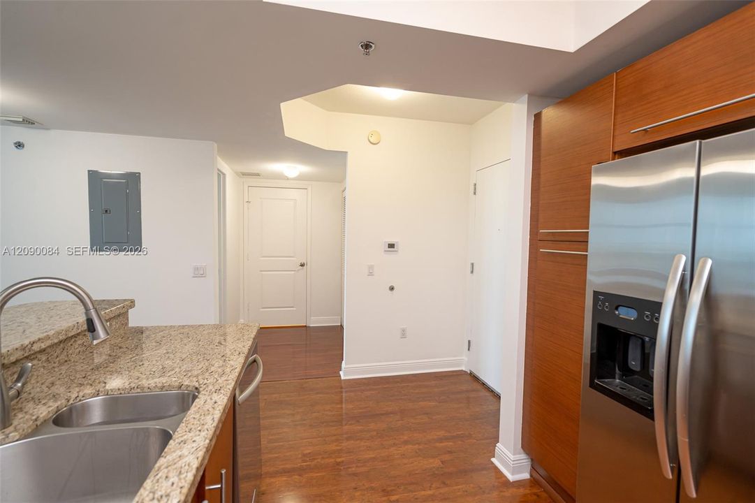 For Sale: $335,000 (2 beds, 2 baths, 1165 Square Feet)