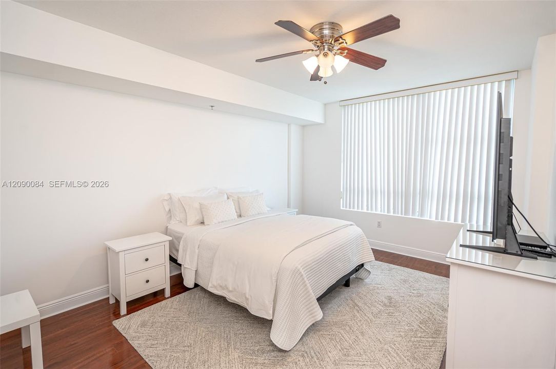 For Sale: $335,000 (2 beds, 2 baths, 1165 Square Feet)