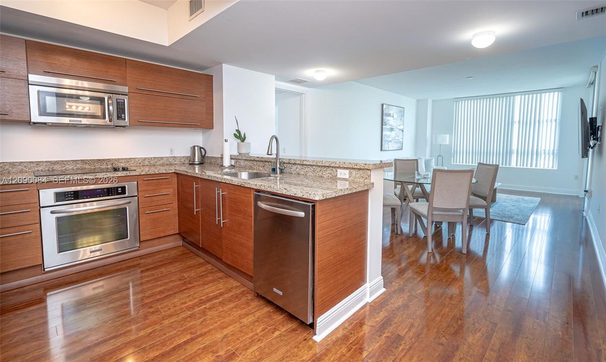 For Sale: $335,000 (2 beds, 2 baths, 1165 Square Feet)