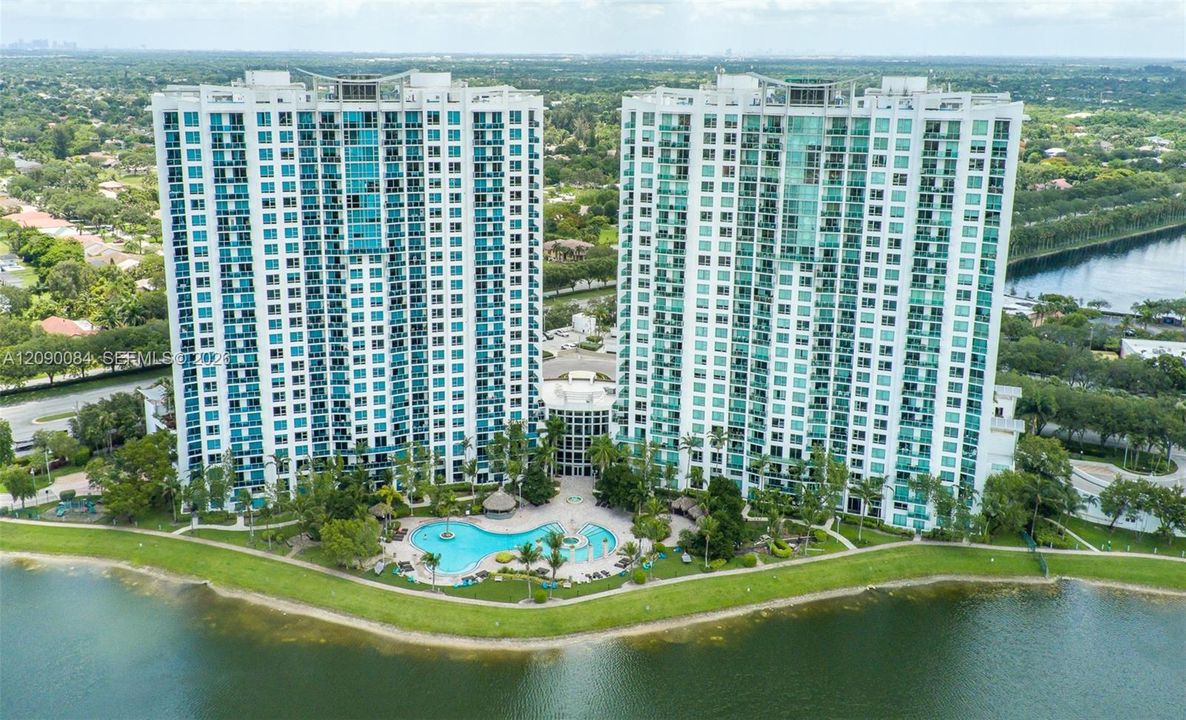 For Sale: $335,000 (2 beds, 2 baths, 1165 Square Feet)