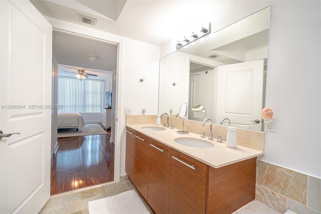 For Sale: $335,000 (2 beds, 2 baths, 1165 Square Feet)