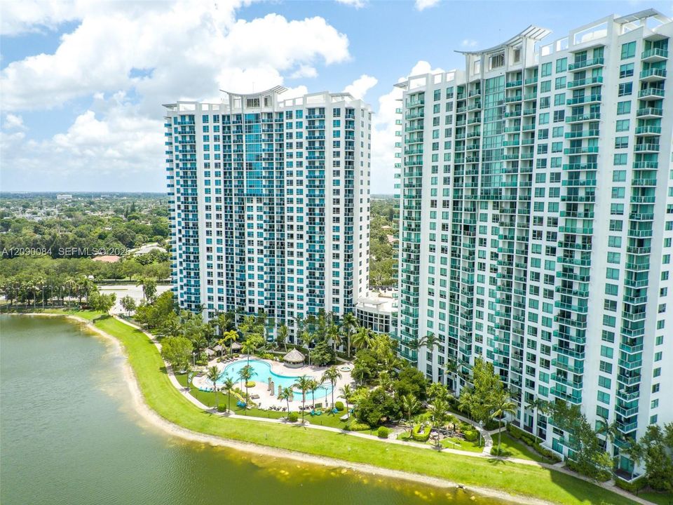 For Sale: $335,000 (2 beds, 2 baths, 1165 Square Feet)