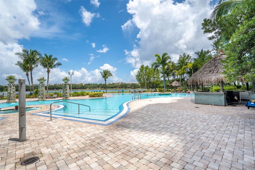 For Sale: $335,000 (2 beds, 2 baths, 1165 Square Feet)