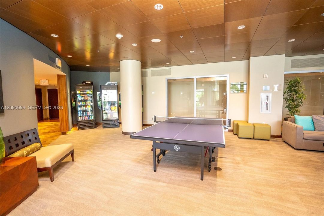 For Sale: $335,000 (2 beds, 2 baths, 1165 Square Feet)