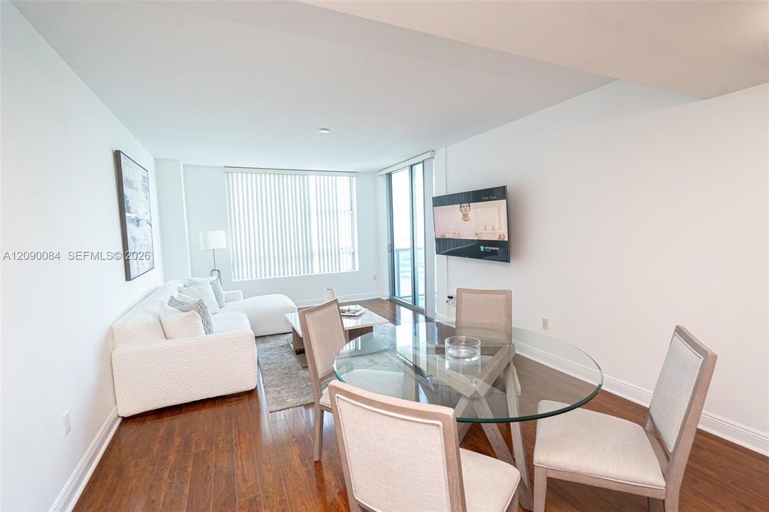 For Sale: $335,000 (2 beds, 2 baths, 1165 Square Feet)