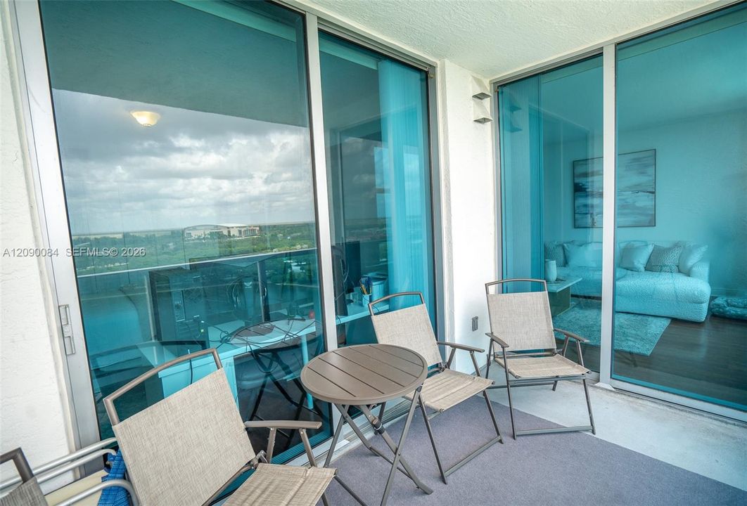 For Sale: $335,000 (2 beds, 2 baths, 1165 Square Feet)