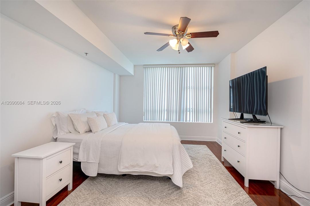 For Sale: $335,000 (2 beds, 2 baths, 1165 Square Feet)