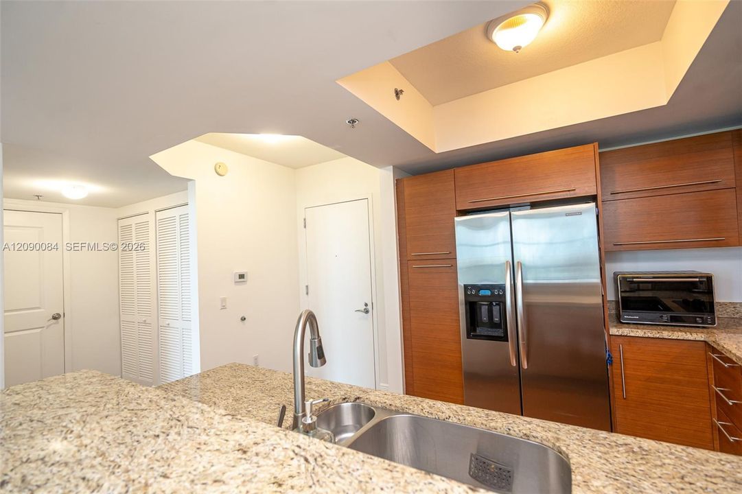 For Sale: $335,000 (2 beds, 2 baths, 1165 Square Feet)