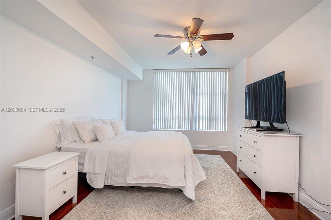 For Sale: $335,000 (2 beds, 2 baths, 1165 Square Feet)