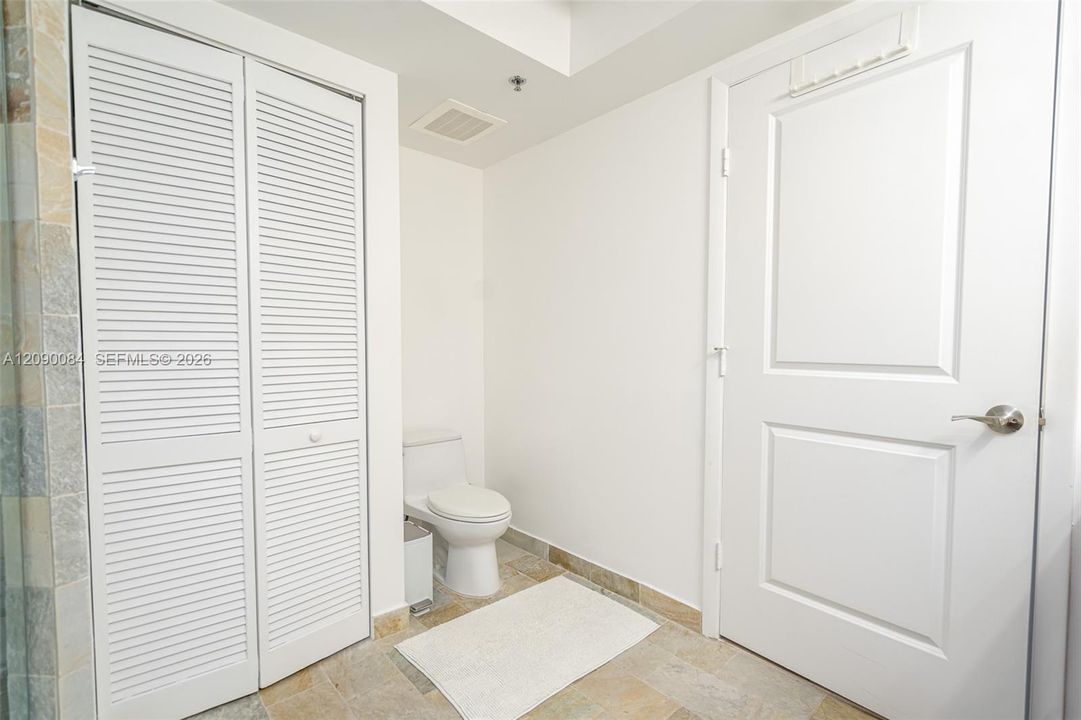 For Sale: $335,000 (2 beds, 2 baths, 1165 Square Feet)
