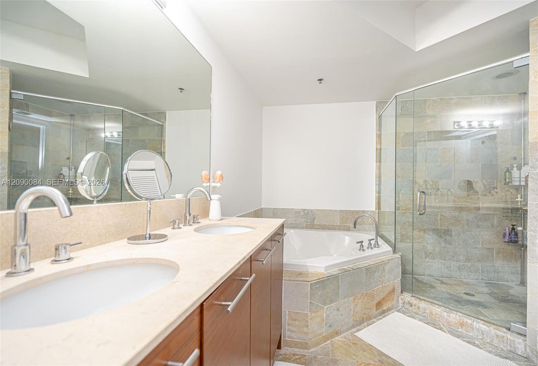 For Sale: $335,000 (2 beds, 2 baths, 1165 Square Feet)