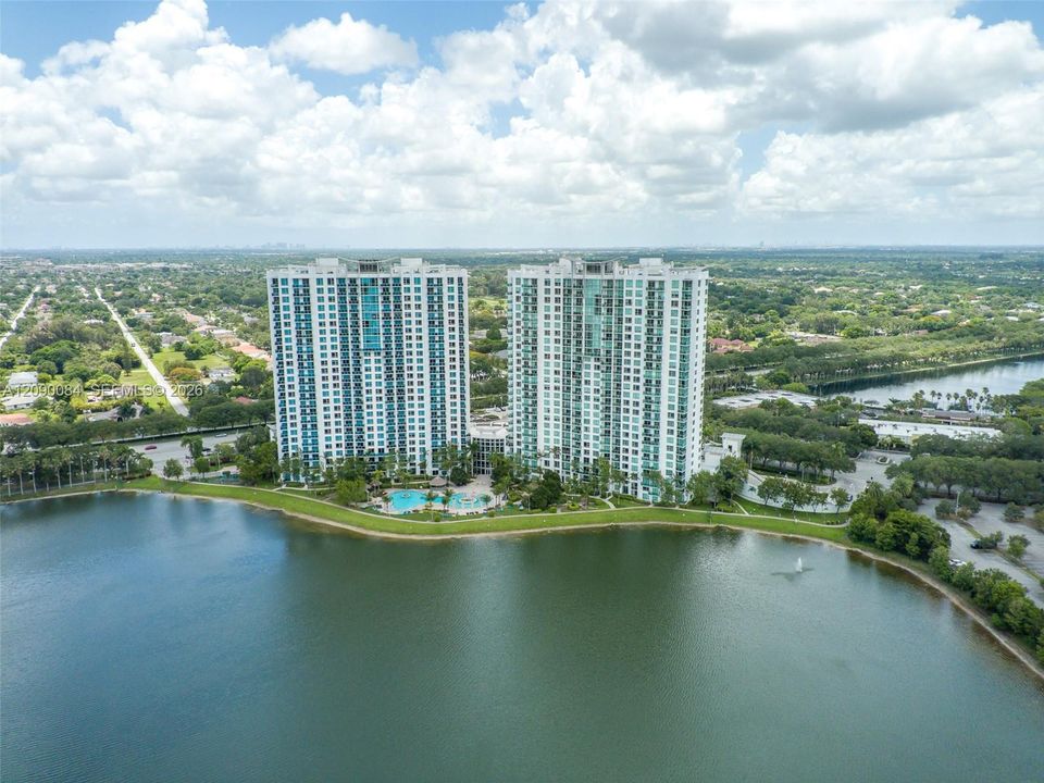 For Sale: $335,000 (2 beds, 2 baths, 1165 Square Feet)