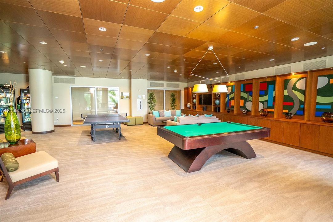 For Sale: $335,000 (2 beds, 2 baths, 1165 Square Feet)