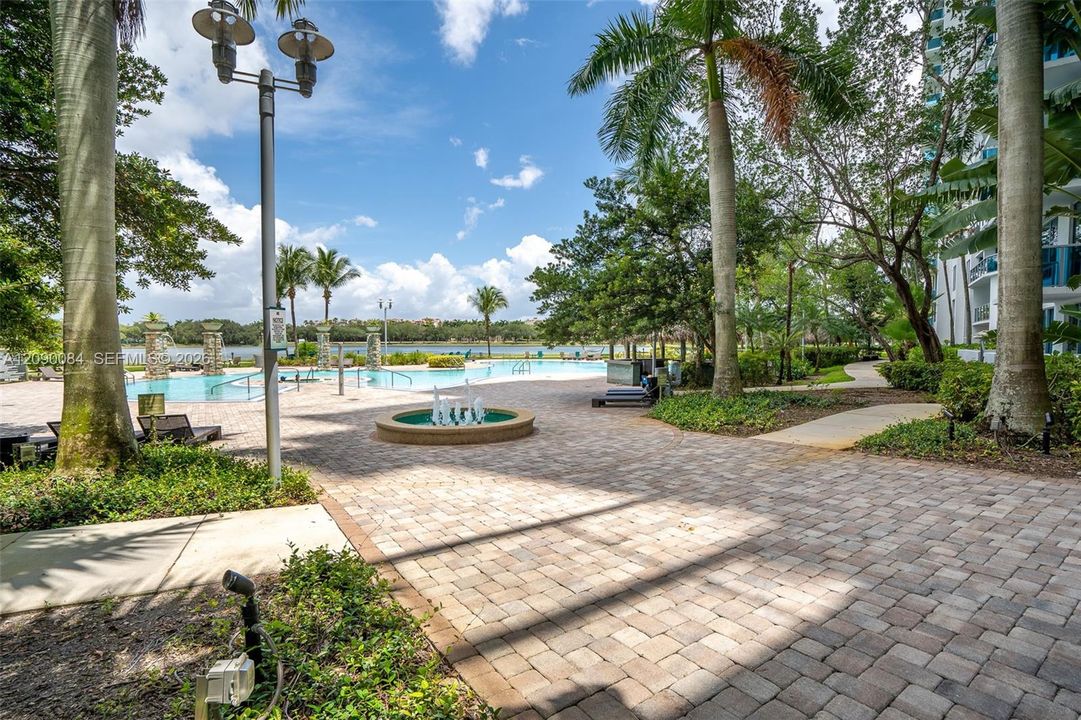 For Sale: $335,000 (2 beds, 2 baths, 1165 Square Feet)