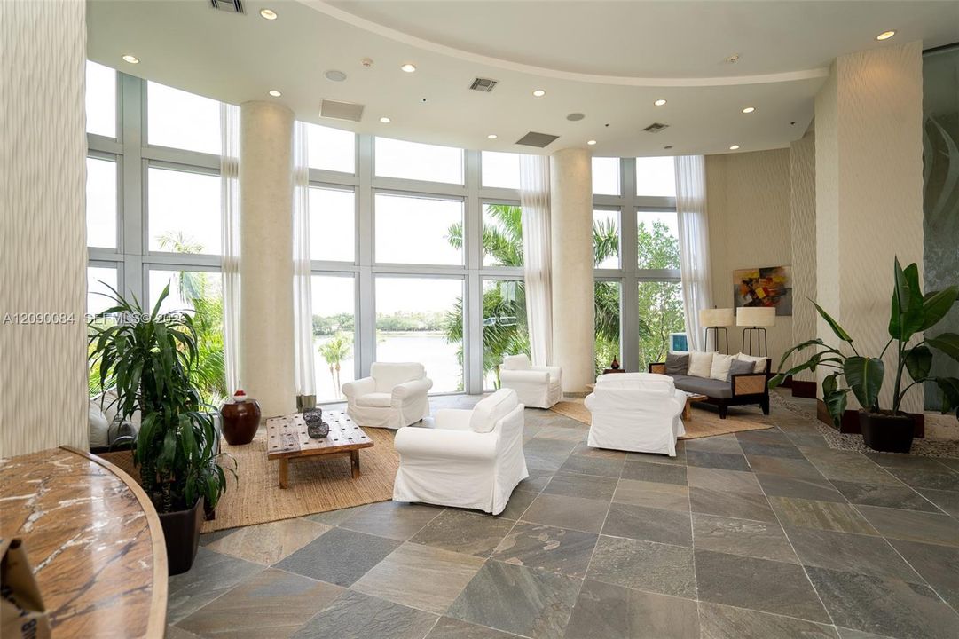 For Sale: $335,000 (2 beds, 2 baths, 1165 Square Feet)