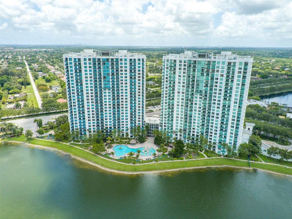 For Sale: $335,000 (2 beds, 2 baths, 1165 Square Feet)