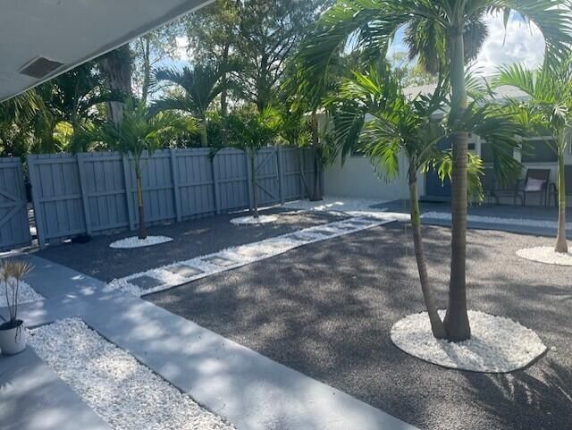 FRONT COURTYARD