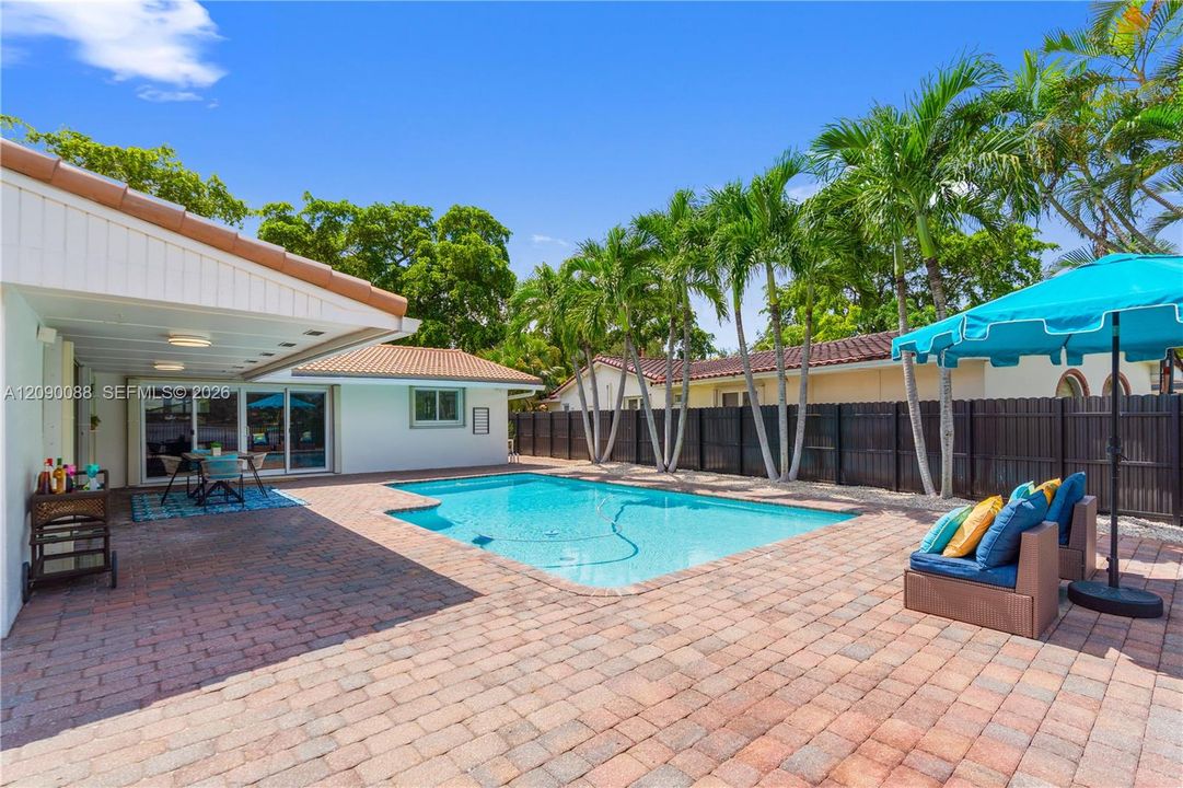 En Venta: $1,221,000 (4 camas, 3 baños, 2102 Pies cuadrados)