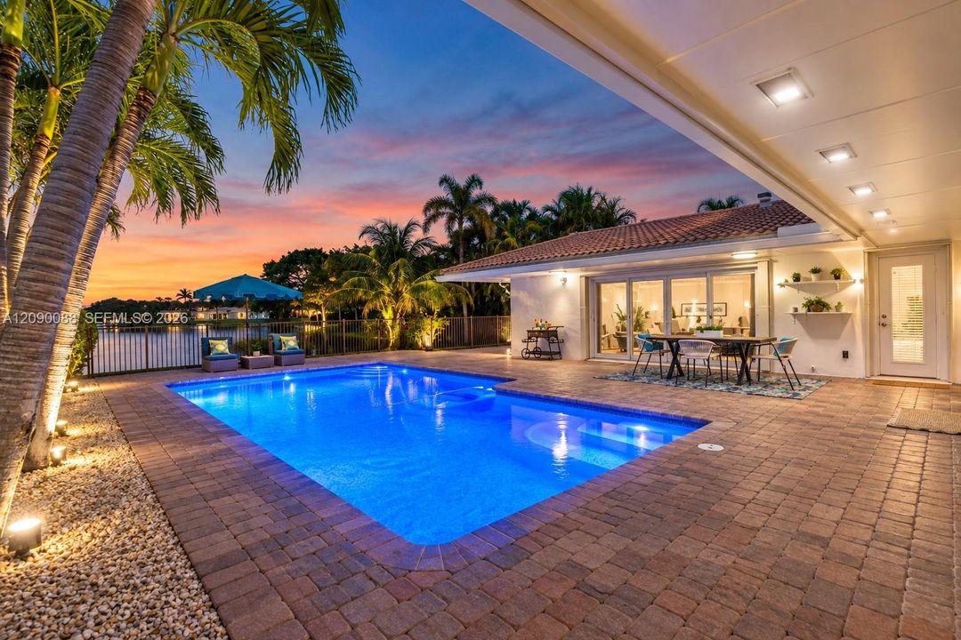 En Venta: $1,221,000 (4 camas, 3 baños, 2102 Pies cuadrados)