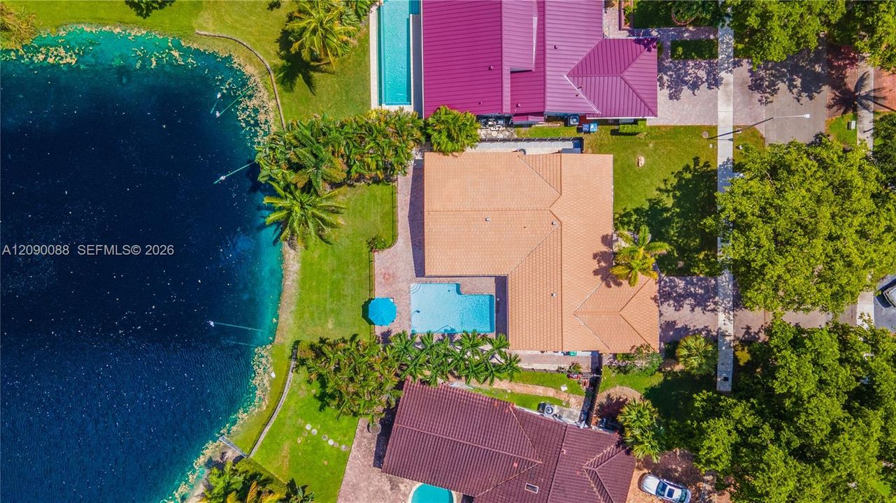 En Venta: $1,221,000 (4 camas, 3 baños, 2102 Pies cuadrados)
