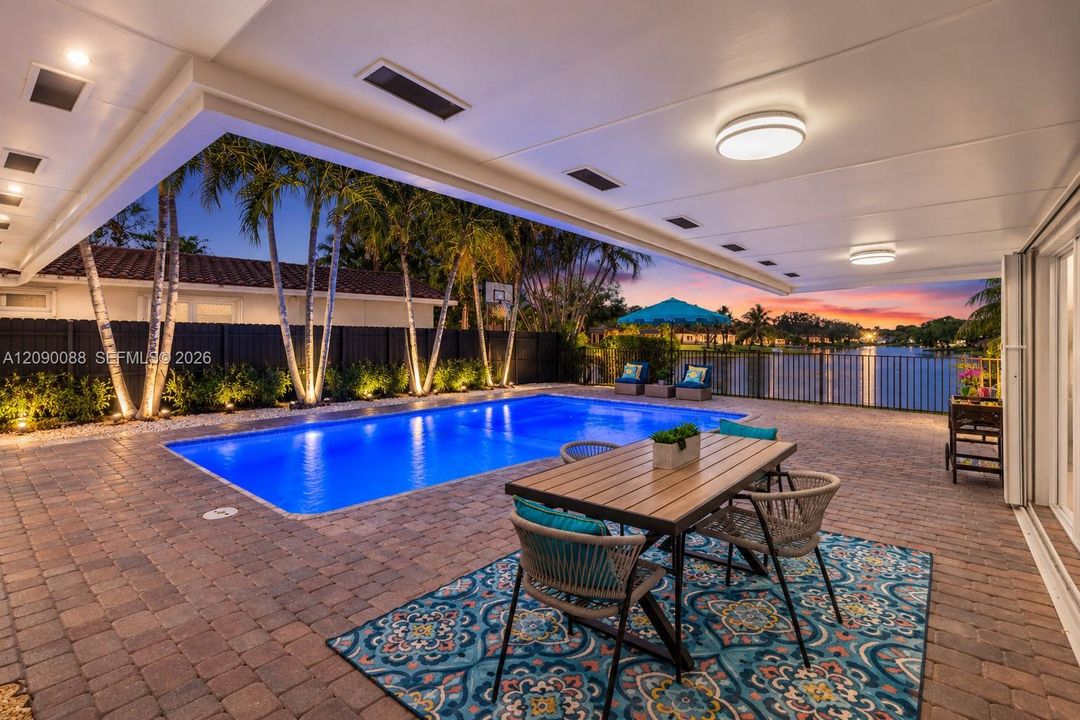 En Venta: $1,221,000 (4 camas, 3 baños, 2102 Pies cuadrados)