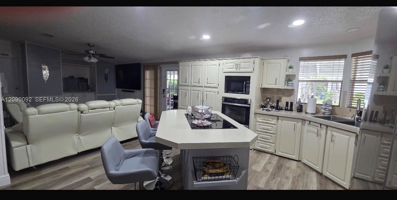 For Sale: $295,000 (3 beds, 2 baths, 1430 Square Feet)