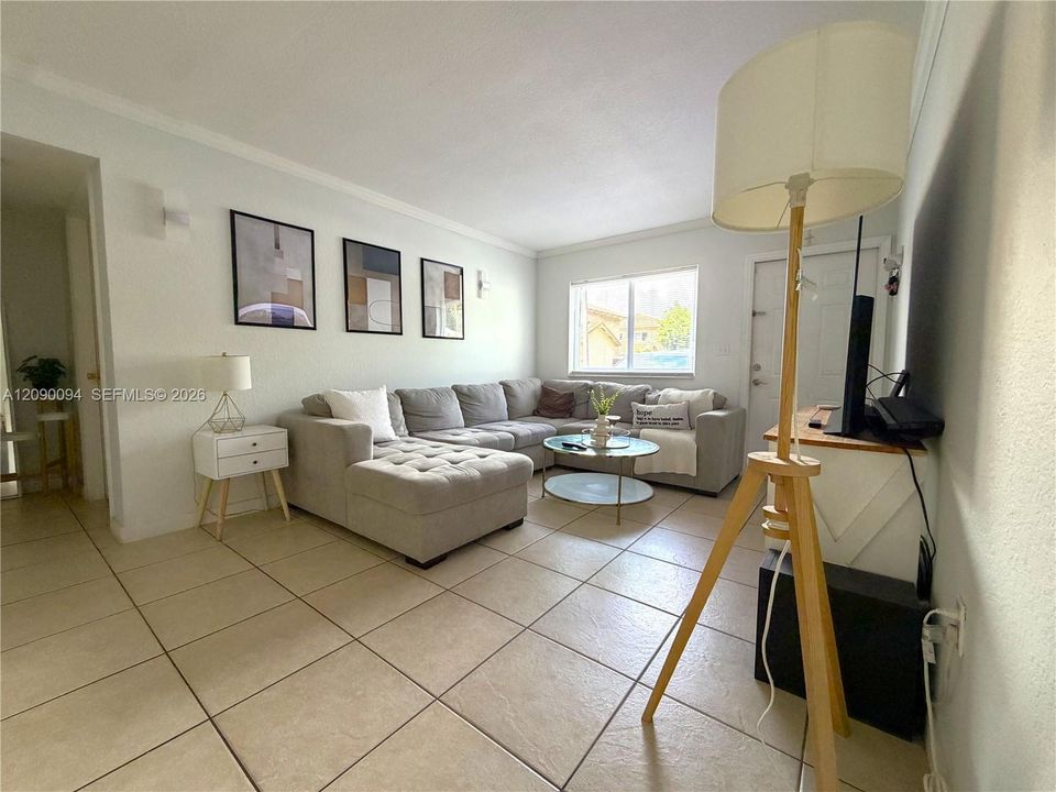 В аренду: $2,500 (2 спален, 2 ванн, 926 Квадратных фут)