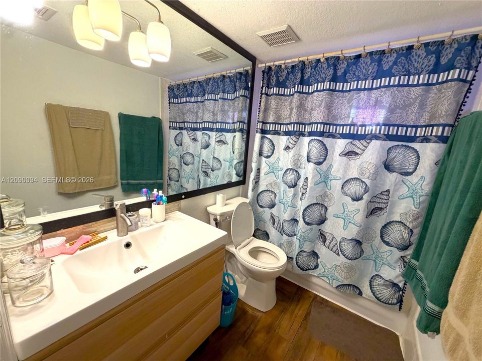 В аренду: $2,500 (2 спален, 2 ванн, 926 Квадратных фут)