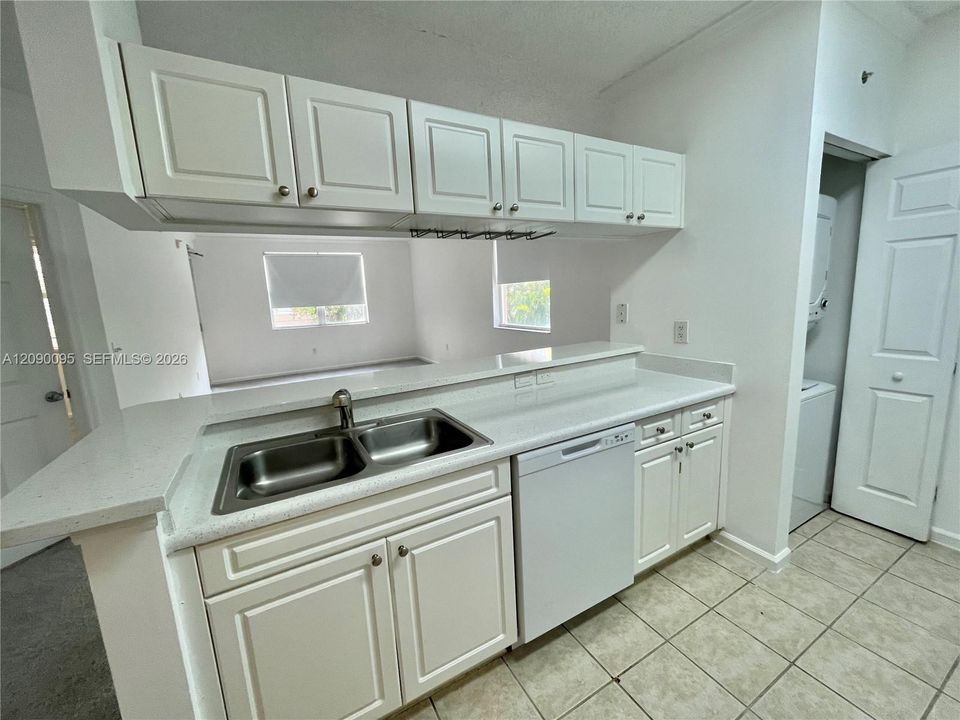 В аренду: $2,600 (2 спален, 2 ванн, 934 Квадратных фут)