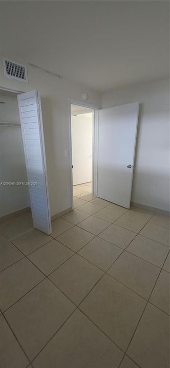 Под контрактом: $1,950 (2 спален, 1 ванн, 889 Квадратных фут)