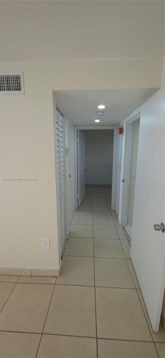 Под контрактом: $1,950 (2 спален, 1 ванн, 889 Квадратных фут)