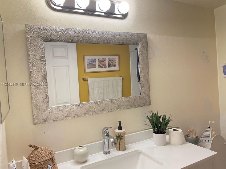 For Rent: $2,000 (1 beds, 1 baths, 742 Square Feet)