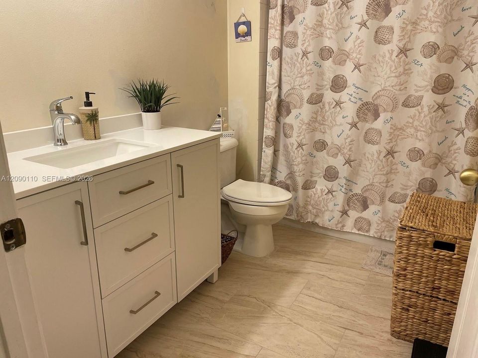 For Rent: $2,000 (1 beds, 1 baths, 742 Square Feet)