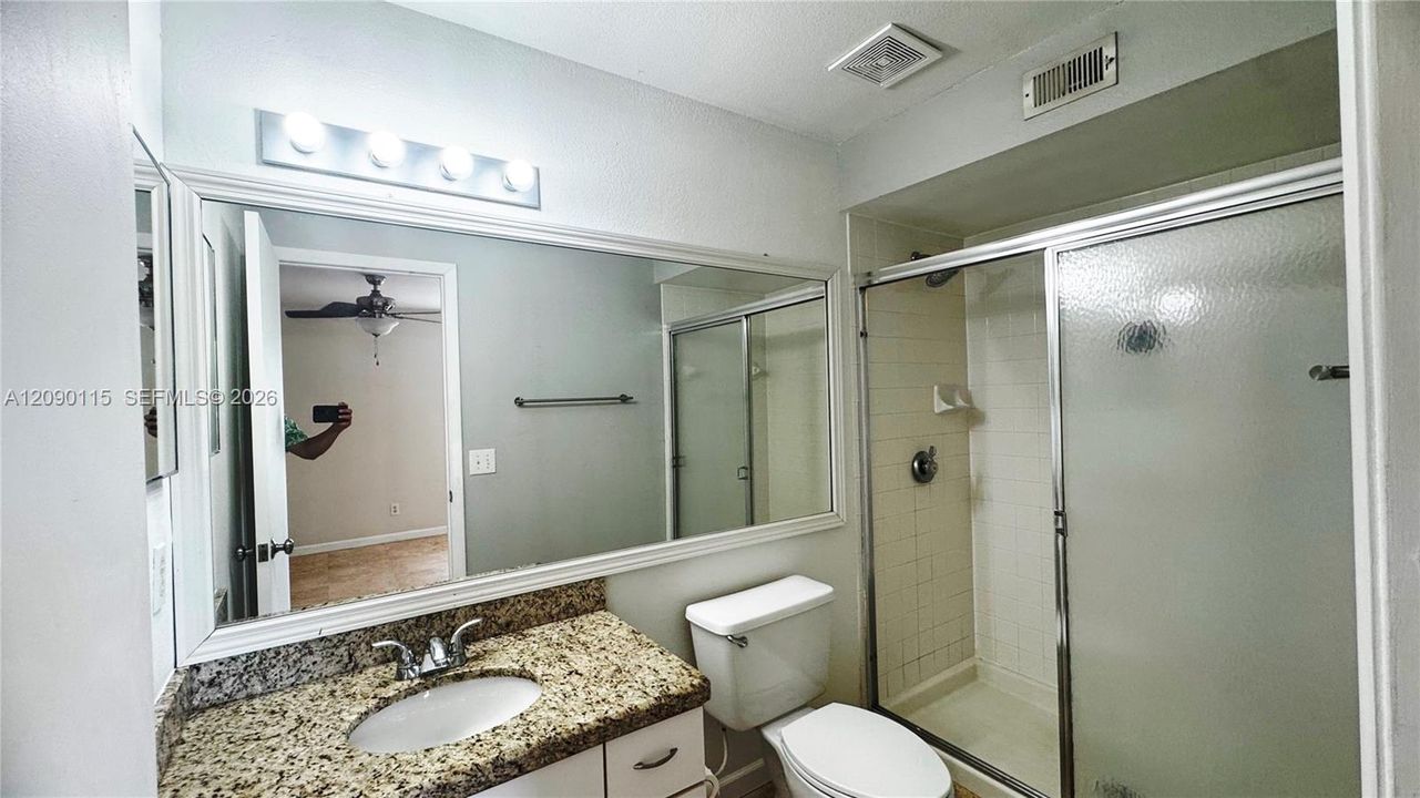 В аренду: $2,350 (2 спален, 2 ванн, 1042 Квадратных фут)