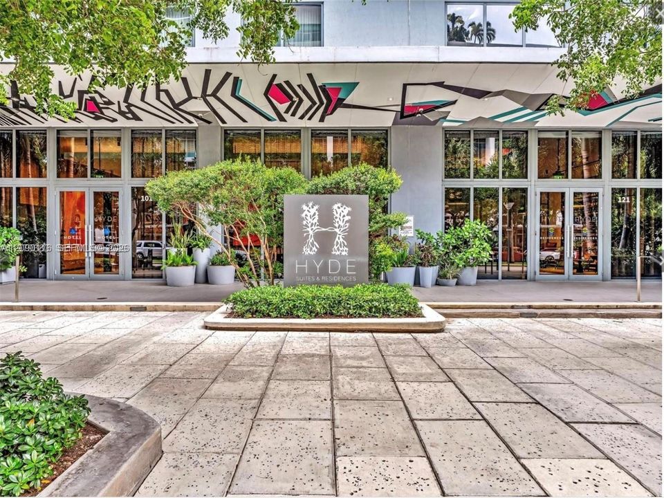 For Rent: $6,500 (2 beds, 2 baths, 1045 Square Feet)