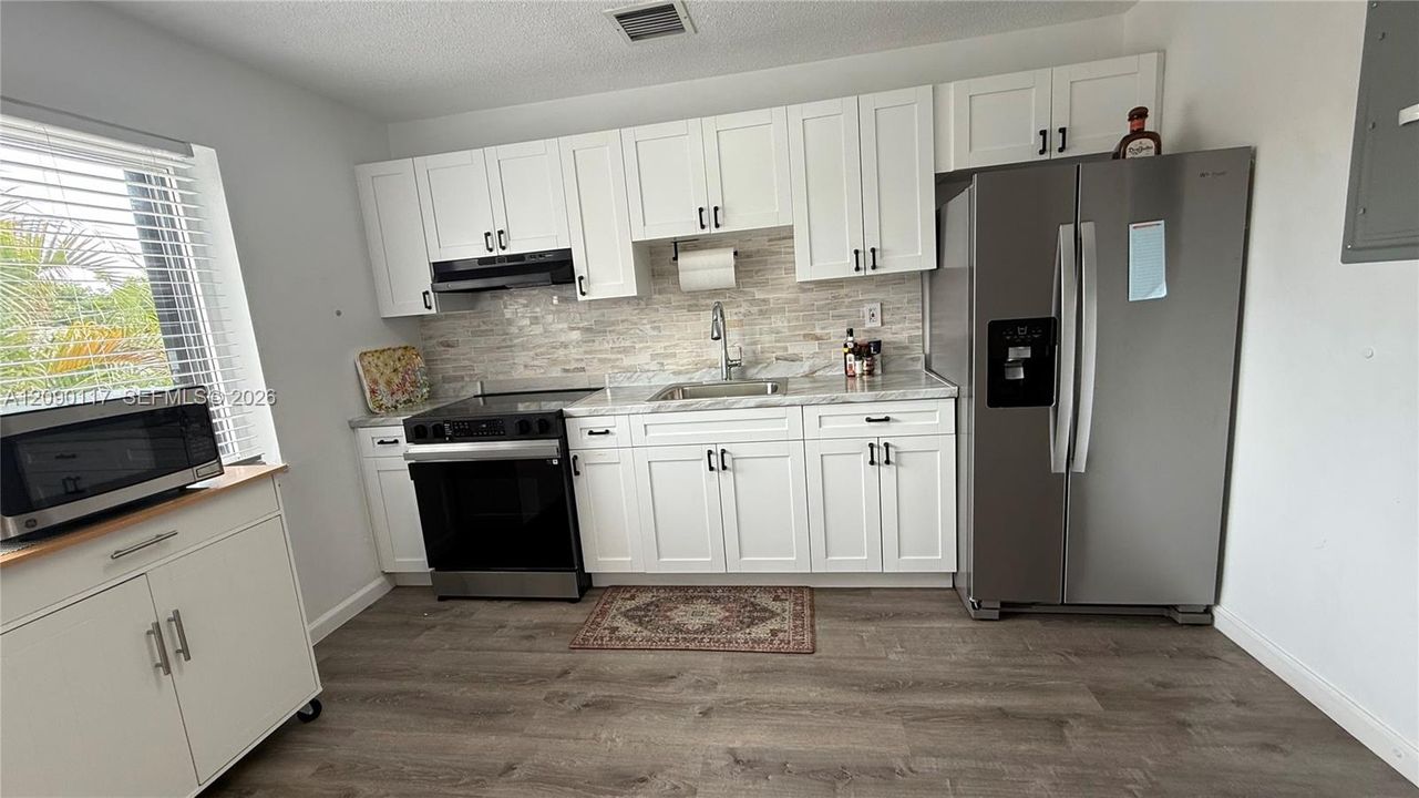 For Rent: $2,250 (2 beds, 1 baths, 3328 Square Feet)