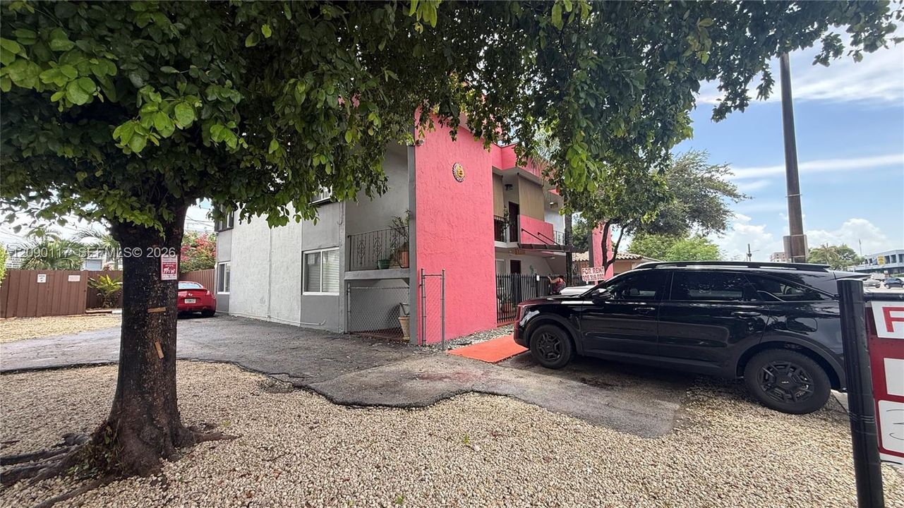 For Rent: $2,250 (2 beds, 1 baths, 3328 Square Feet)