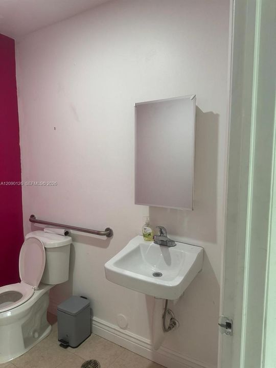 В аренду: $3,000 (0 спален, 0 ванн, 0 Квадратных фут)