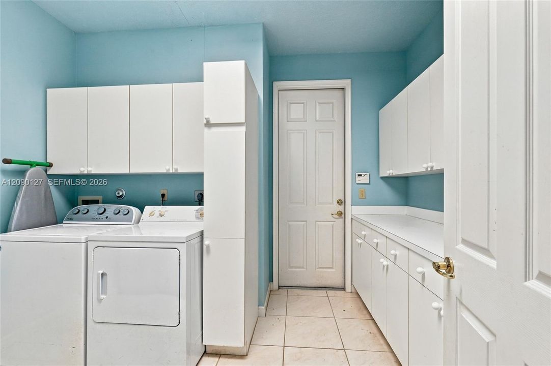 For Sale: $819,000 (4 beds, 3 baths, 2648 Square Feet)