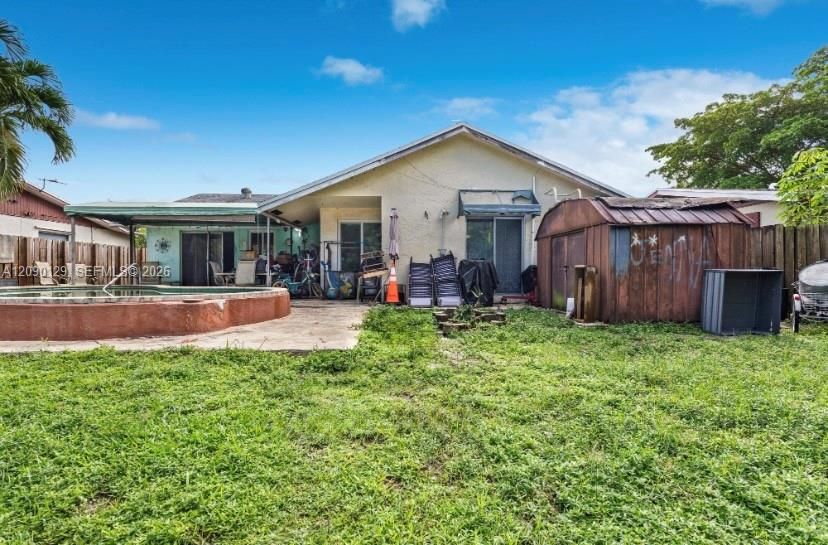 For Sale: $465,000 (3 beds, 2 baths, 1400 Square Feet)