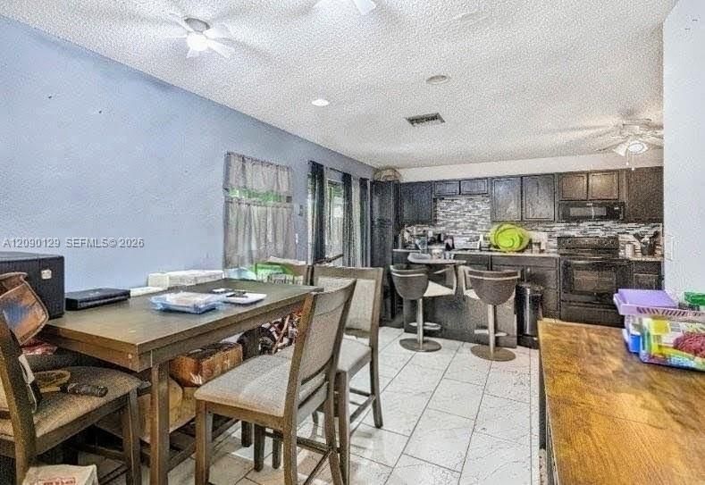 待售: $465,000 (3 贝兹, 2 浴室, 1400 平方英尺)