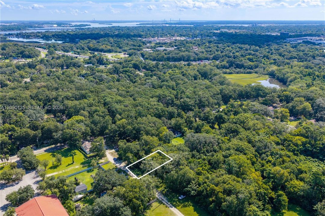 На продажу: $45,000 (0.13 acres)
