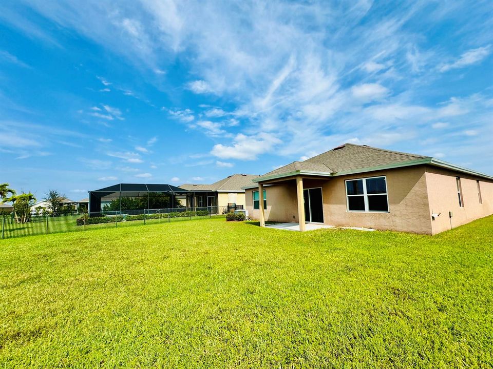 2251 GARFIELD FRONT 3