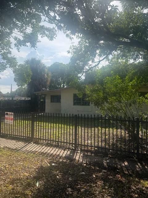 En Venta: $360,000 (3 camas, 1 baños, 1306 Pies cuadrados)