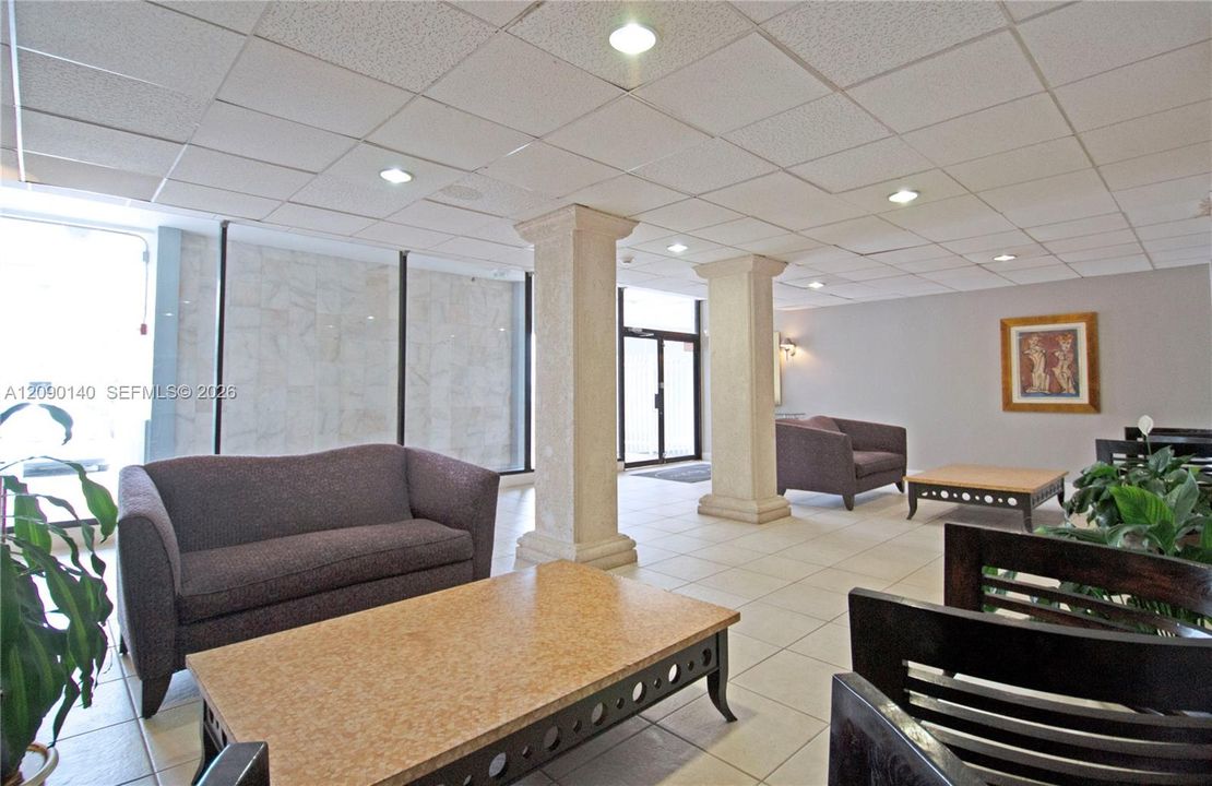 For Rent: $2,050 (1 beds, 1 baths, 730 Square Feet)