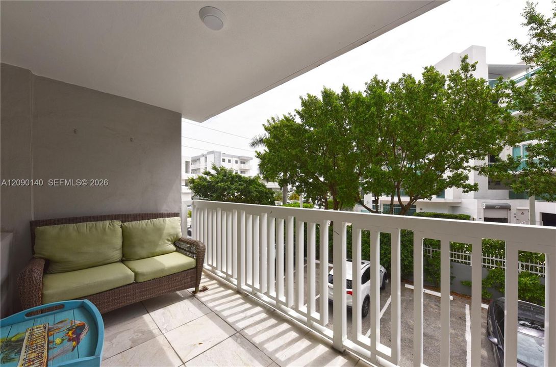 For Rent: $2,050 (1 beds, 1 baths, 730 Square Feet)