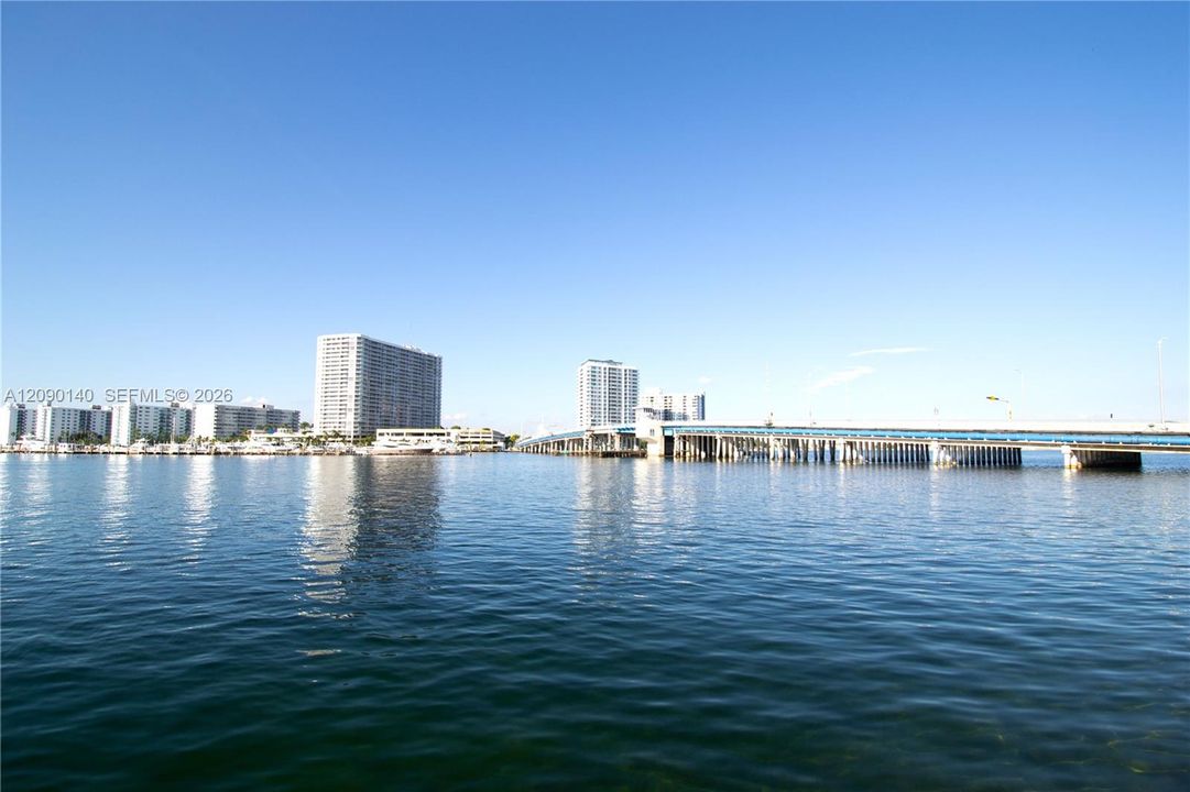 For Rent: $2,050 (1 beds, 1 baths, 730 Square Feet)