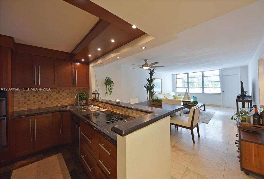 For Rent: $2,050 (1 beds, 1 baths, 730 Square Feet)