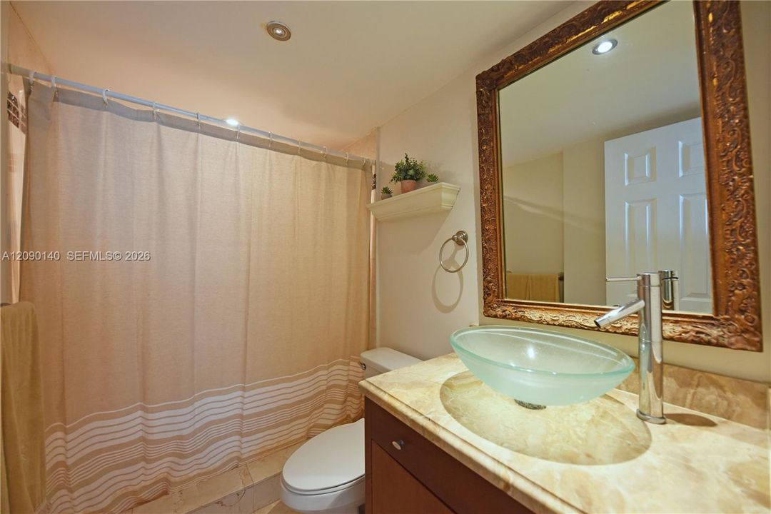 For Rent: $2,050 (1 beds, 1 baths, 730 Square Feet)